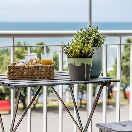 Lovelystay - Apartment